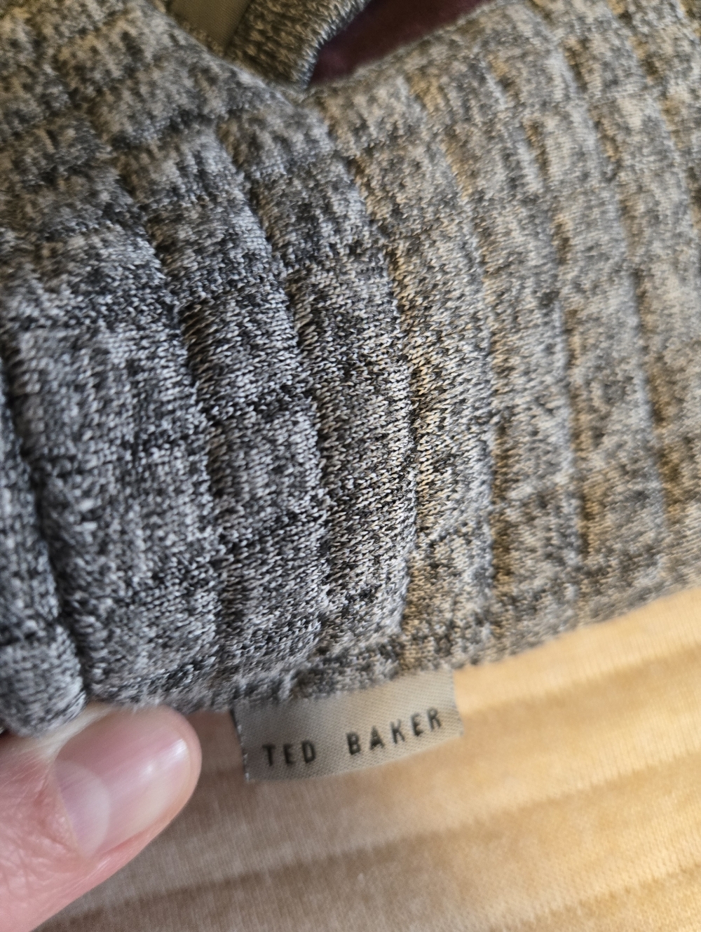 TED BAKER Men's Heather Gray Quilted Knit Whooty Jacket. Size 4. - Picture 8 of 14